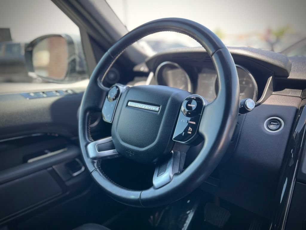 Used 2020 Land Rover Discovery SE AWD/4WD image 12