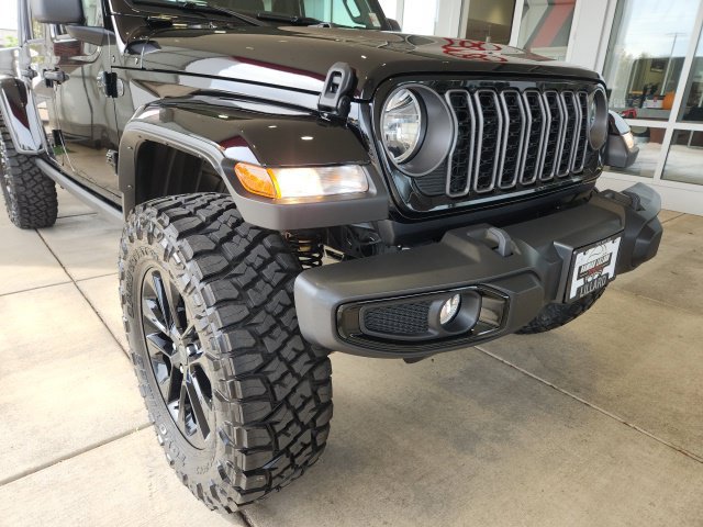 Used 2025 Jeep Gladiator Sport AWD/4WD image 8