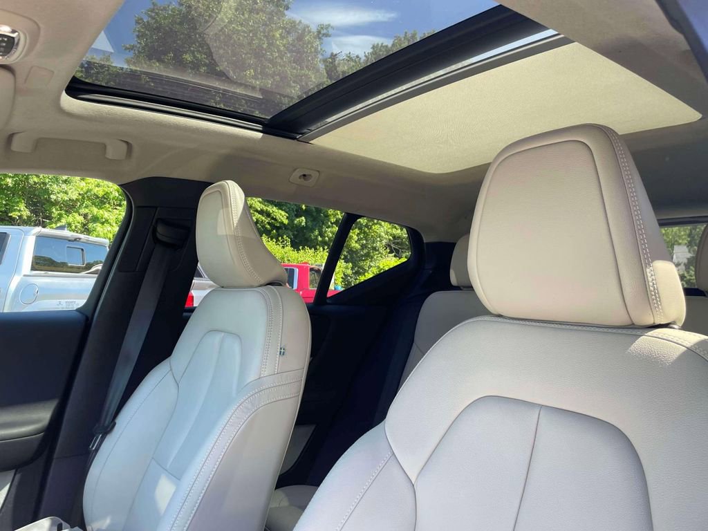 Used 2019 Volvo XC40 T5 Momentum AWD/4WD image 21
