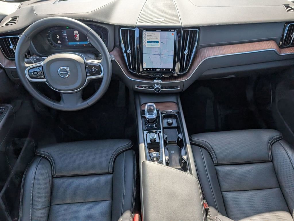 Used 2023 Volvo XC60 B6 Ultimate w/ Climate Package image 5