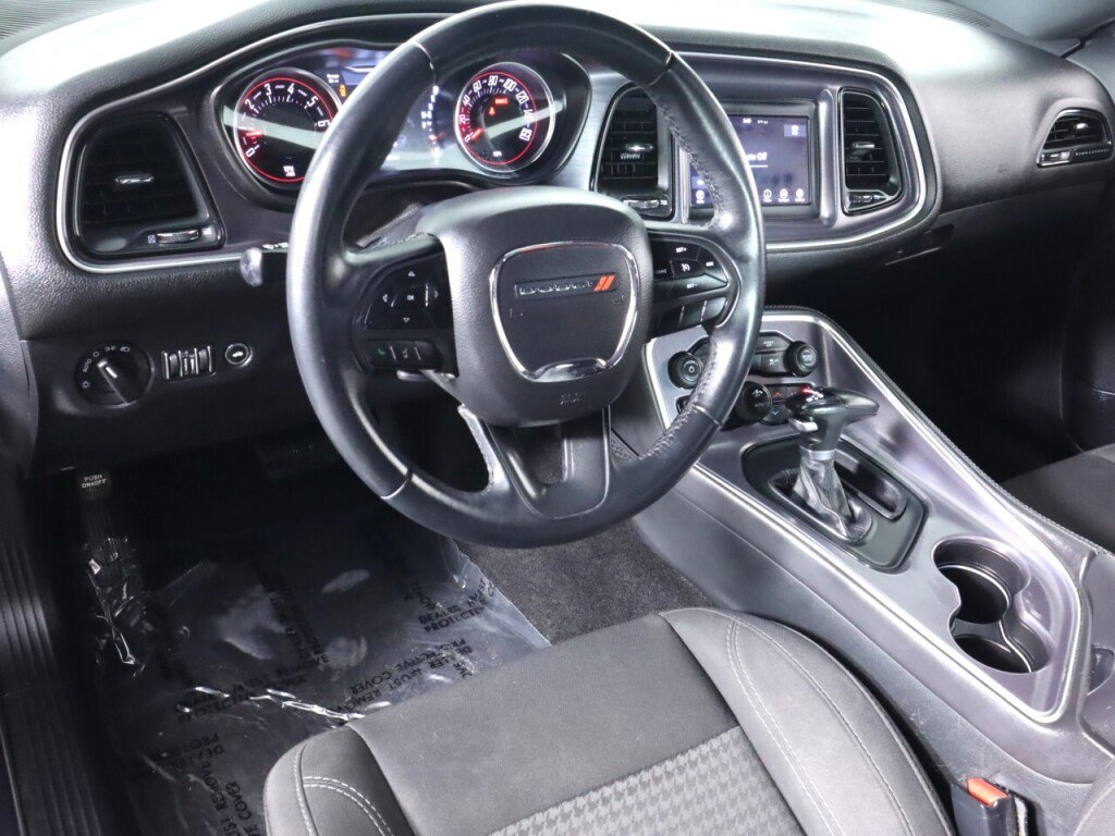 Used 2018 Dodge Challenger SXT image 9
