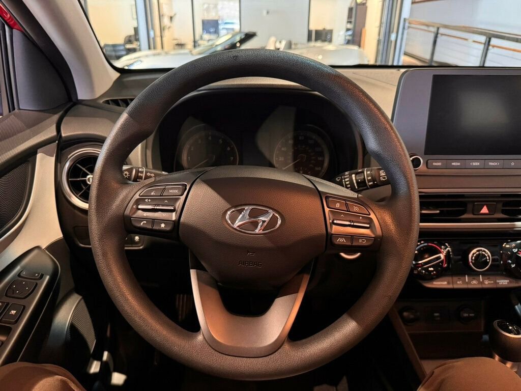 Used 2022 Hyundai Kona SEL image 12