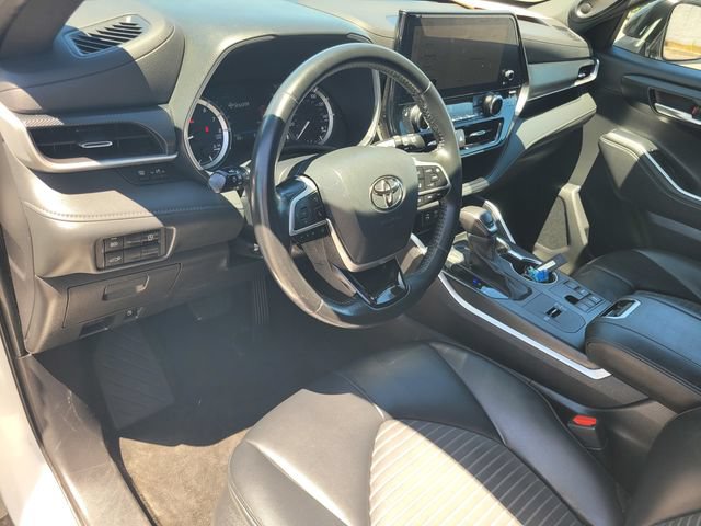 Used 2023 Toyota Highlander Limited AWD/4WD image 12