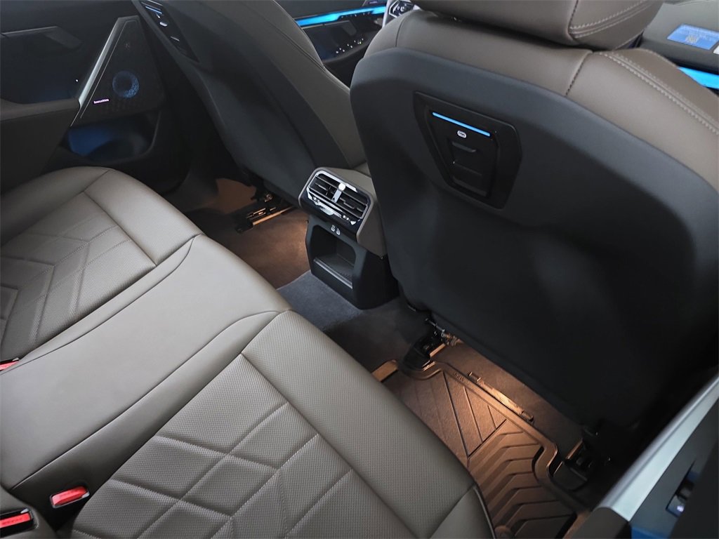 Used 2025 BMW i5 xDrive40 w/ Premium Package image 14