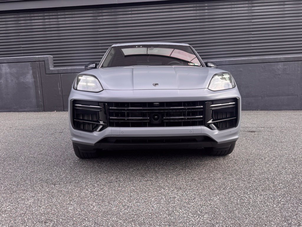 Certified 2025 Porsche Cayenne Turbo AWD/4WD image 13