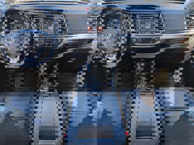 Used 2019 Toyota Highlander XLE image 15