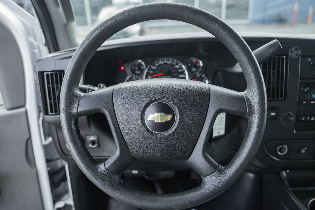 Used 2018 Chevrolet Express 2500 RWD image 23