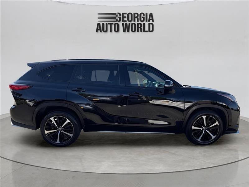 Used 2021 Toyota Highlander XSE FWD image 11