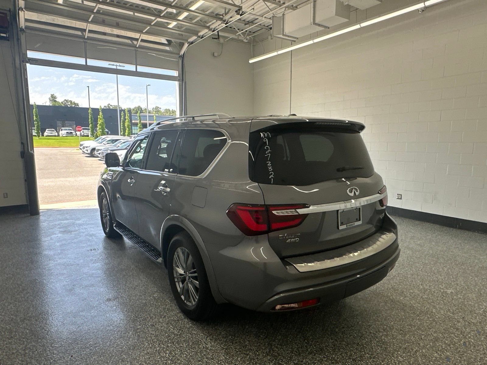 Used 2021 INFINITI QX80 Luxe w/ Cargo Package AWD/4WD image 2