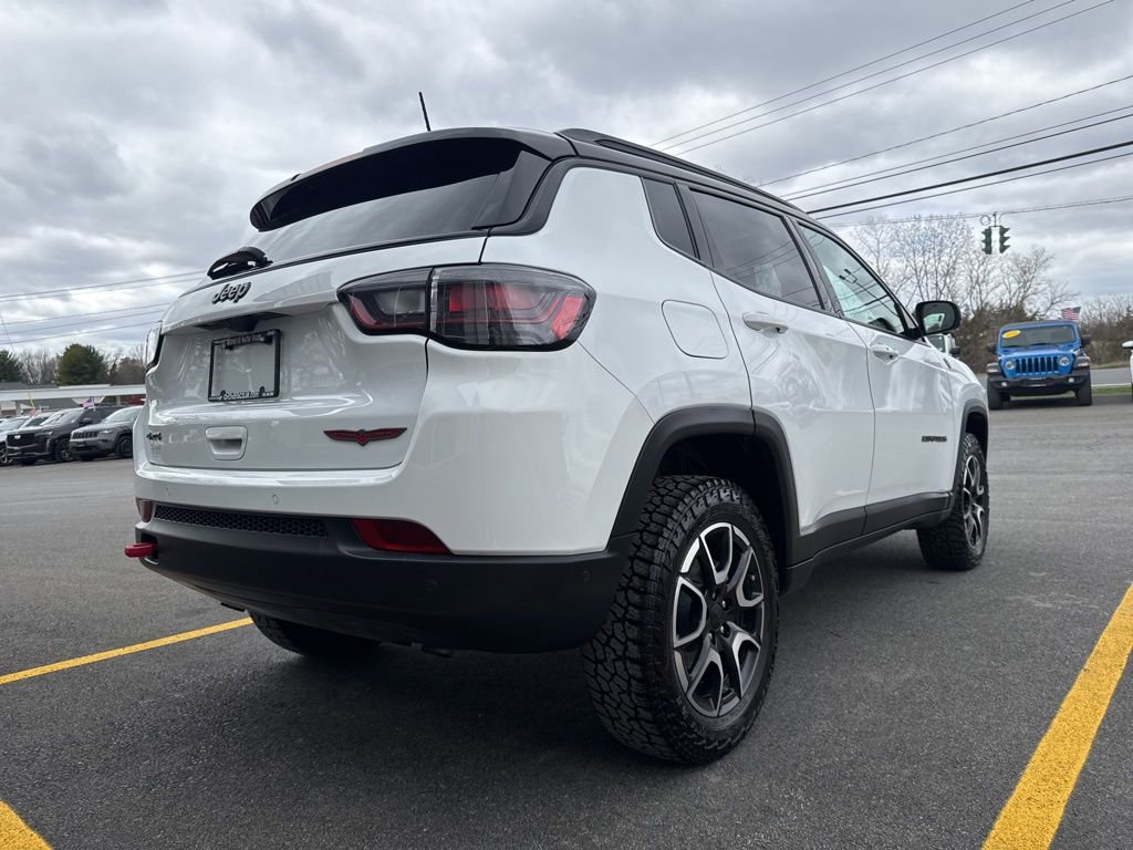 Used 2024 Jeep Compass Trailhawk w/ Trailhawk Elite Group AWD/4WD image 3