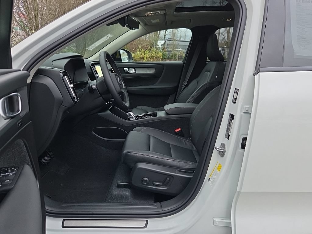 New 2026 Volvo XC40 B5 Plus w/ Protection Package Premier AWD/4WD image 4