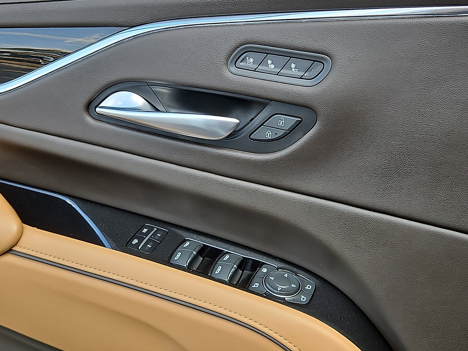 Certified 2024 Cadillac Escalade Sport w/ LPO, Floor Liner Package AWD/4WD image 14