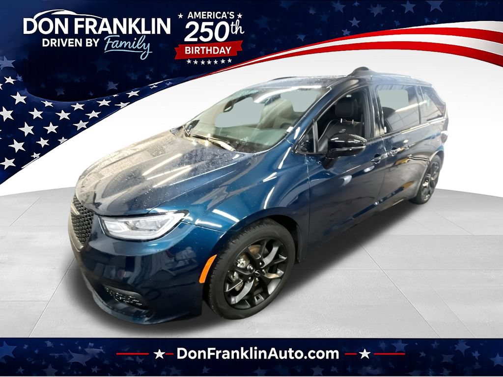 Used 2025 Chrysler Pacifica Limited FWD image 1