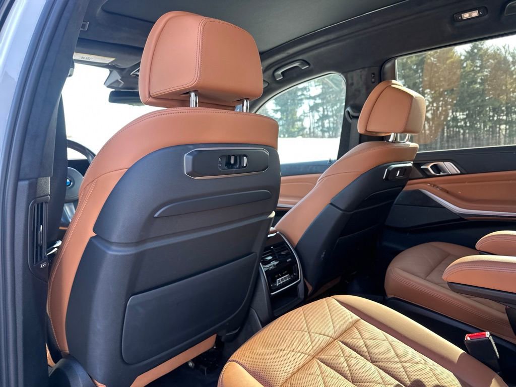 Used 2023 BMW X7 xDrive40i w/ M Sport Package image 23