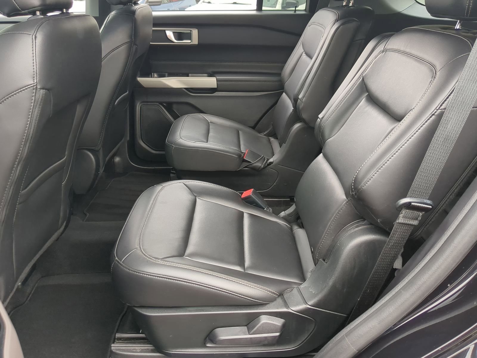 Certified 2022 Ford Explorer XLT w/ Equipment Group 202A image 25