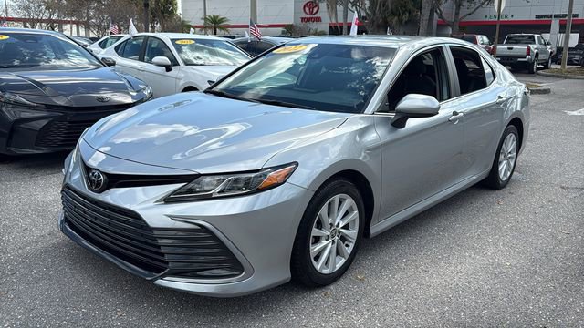 Used 2022 Toyota Camry LE image 3