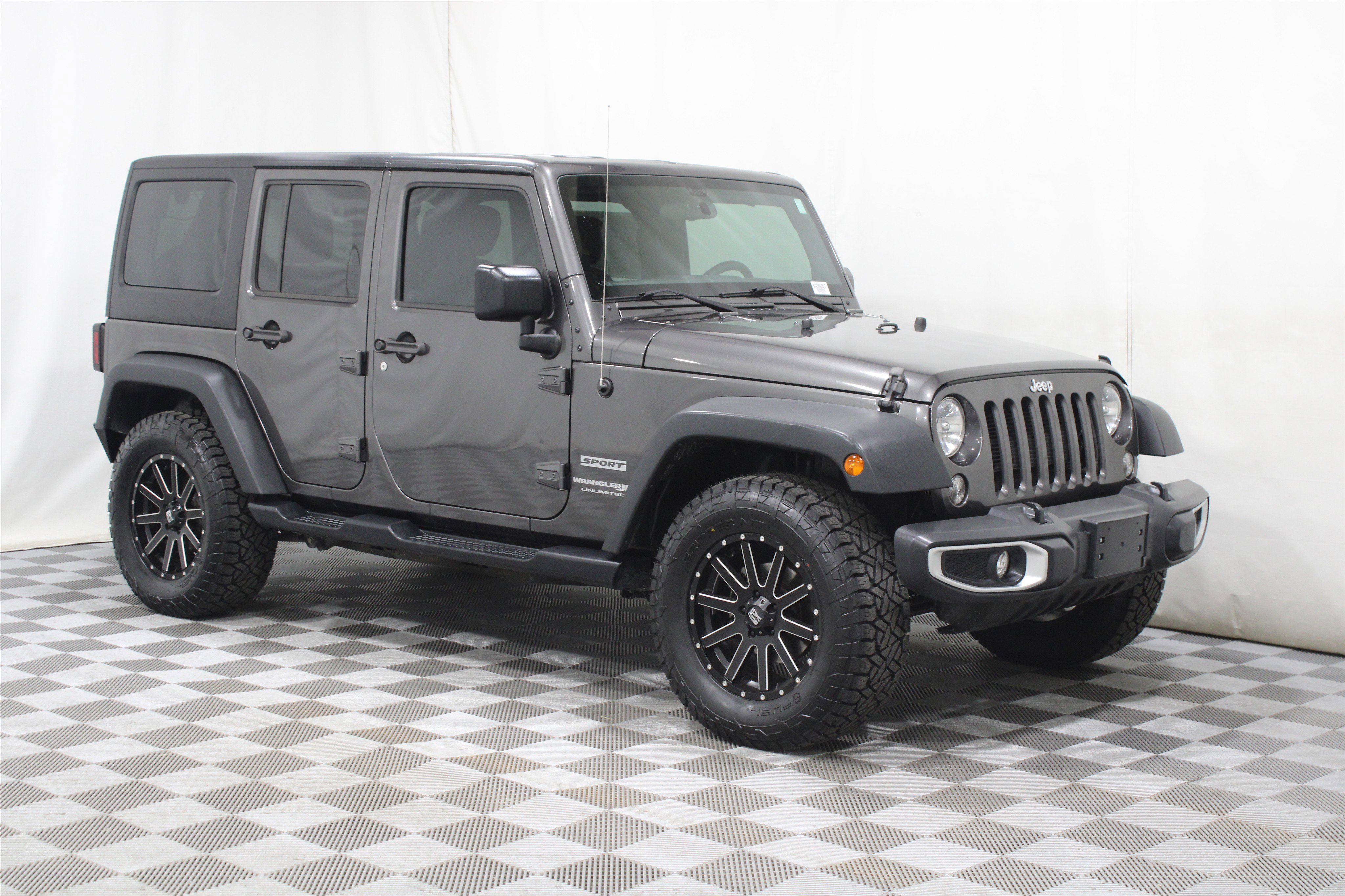 Used 2018 Jeep Wrangler Unlimited Sport image 1