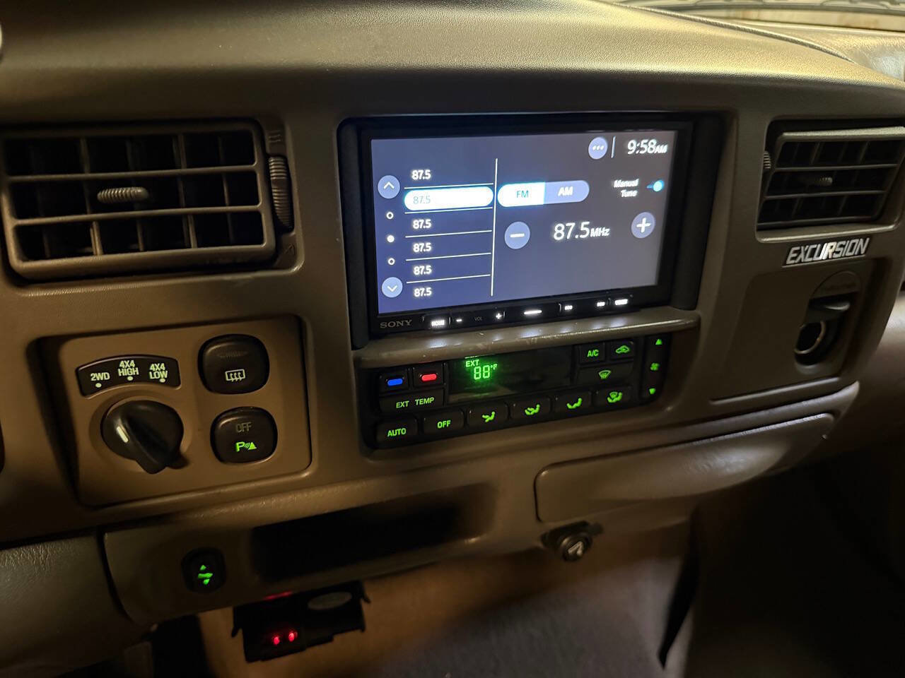 Used 2002 Ford Excursion Limited AWD/4WD image 7