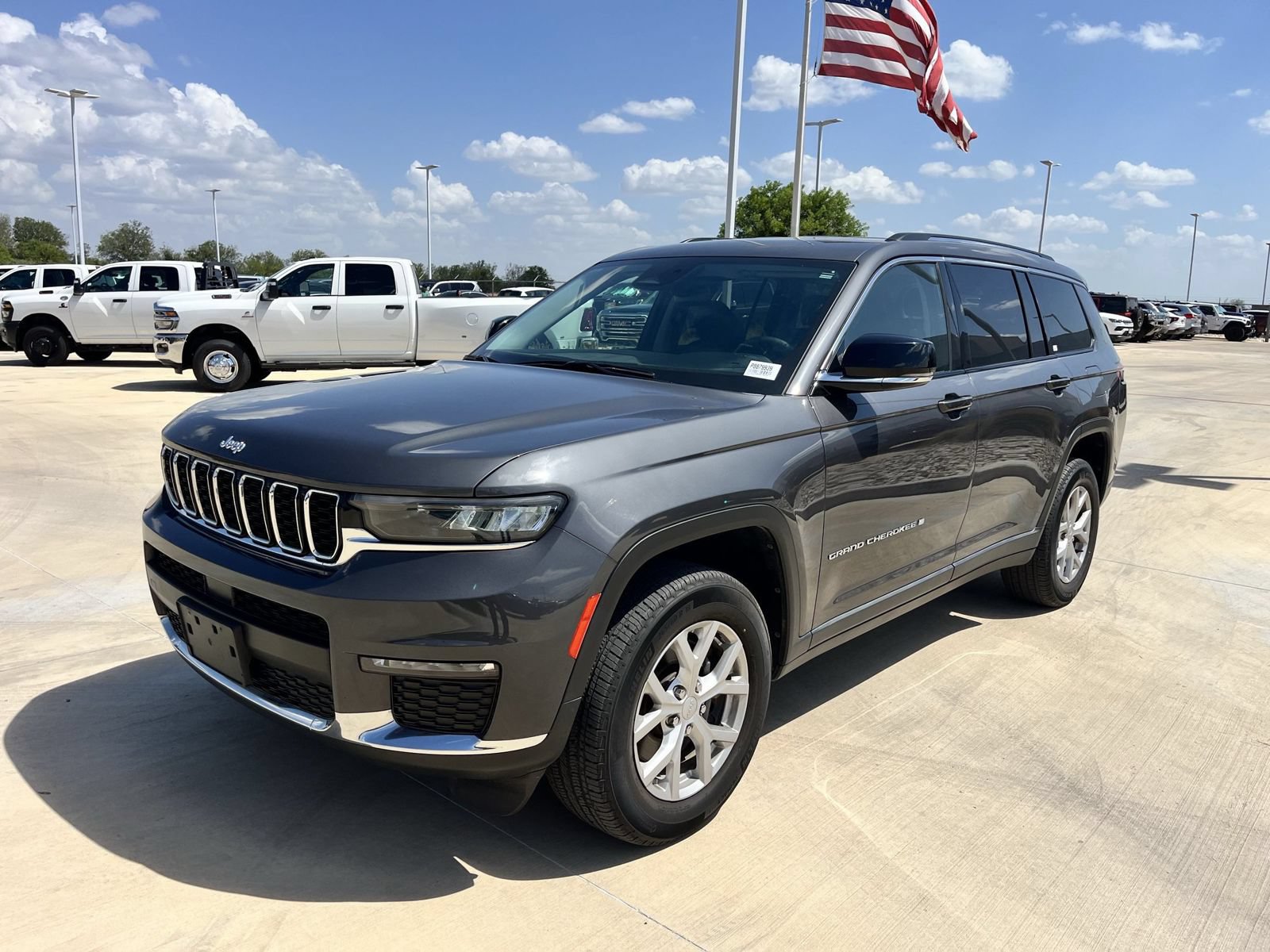 Used 2023 Jeep Grand Cherokee L Limited RWD image 7
