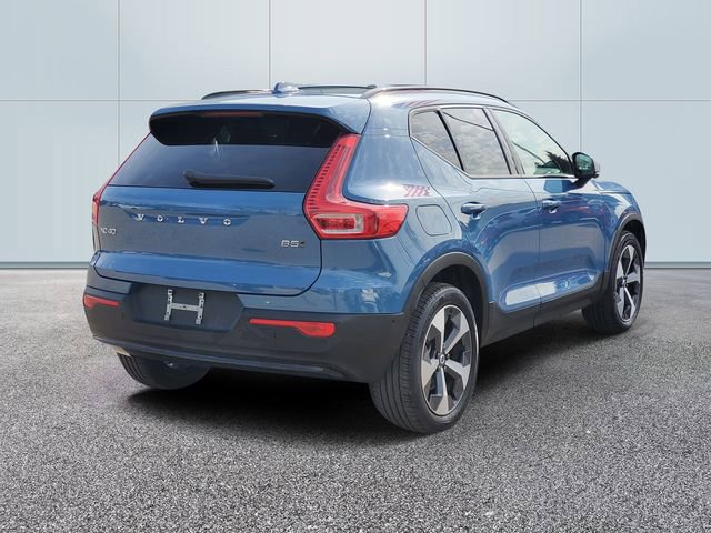 Used 2025 Volvo XC40 B5 Plus AWD/4WD image 4