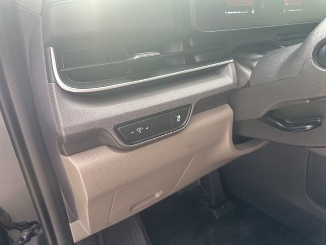 Used 2026 Kia Carnival EX image 17