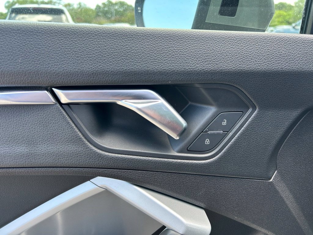 Used 2020 Audi Q3 2.0T Premium w/ Convenience Package AWD/4WD image 16