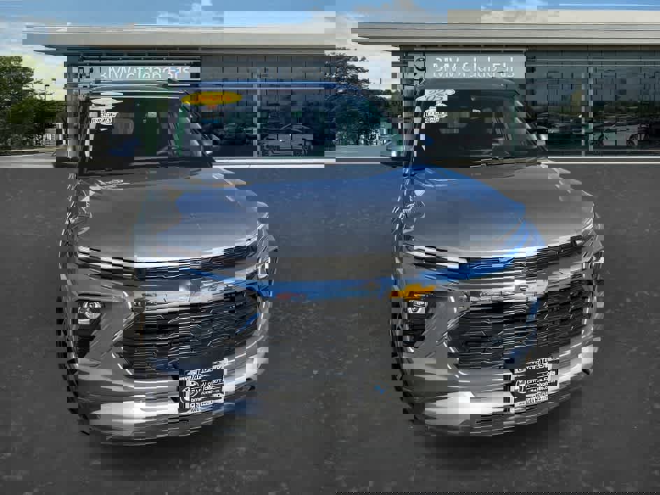Used 2025 Chevrolet TrailBlazer LT image 3