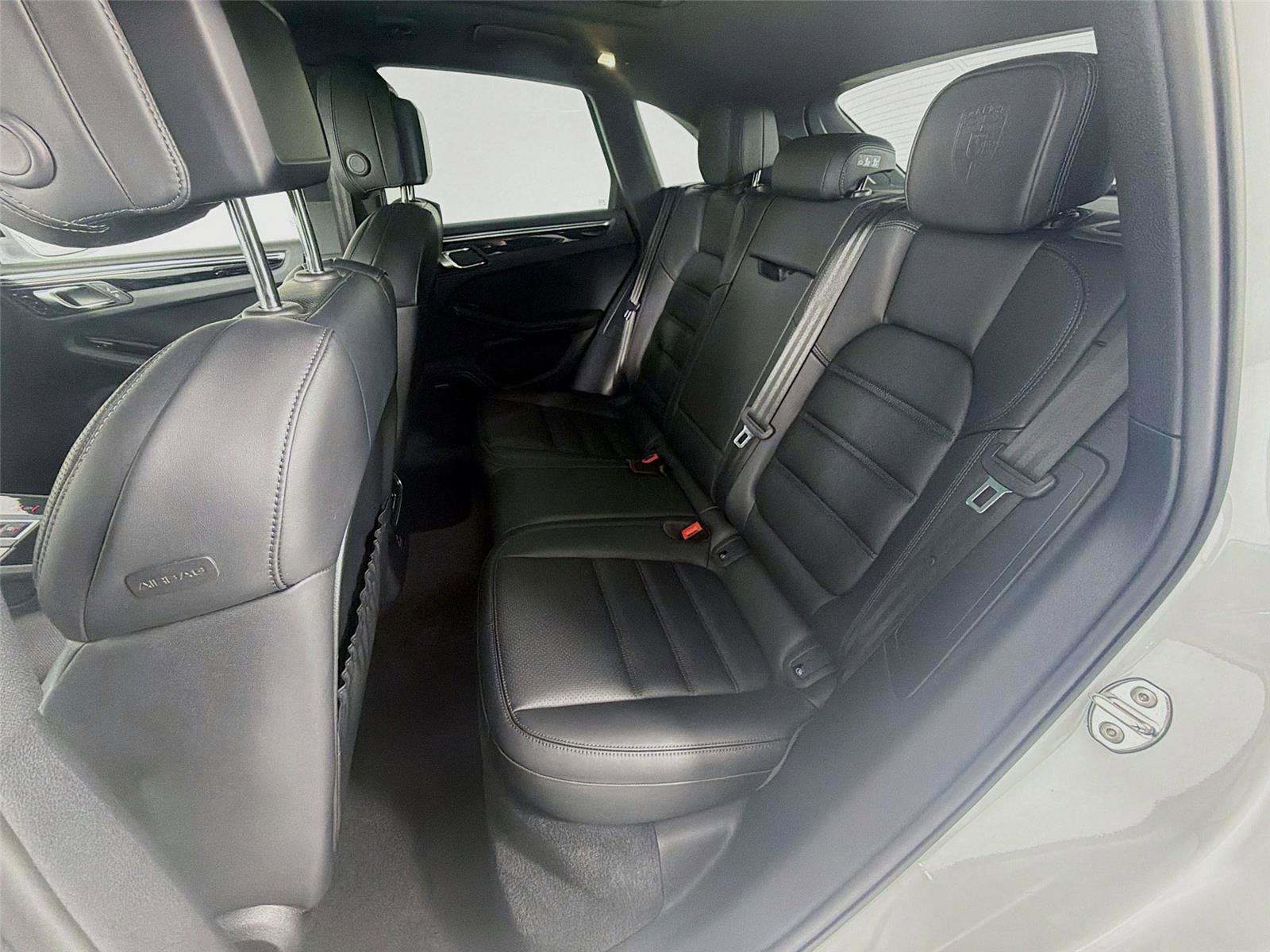 Certified 2025 Porsche Macan image 21