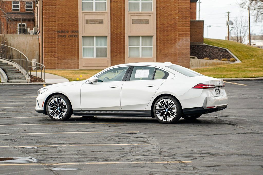 Used 2025 BMW i5 xDrive40 w/ Premium Package image 7