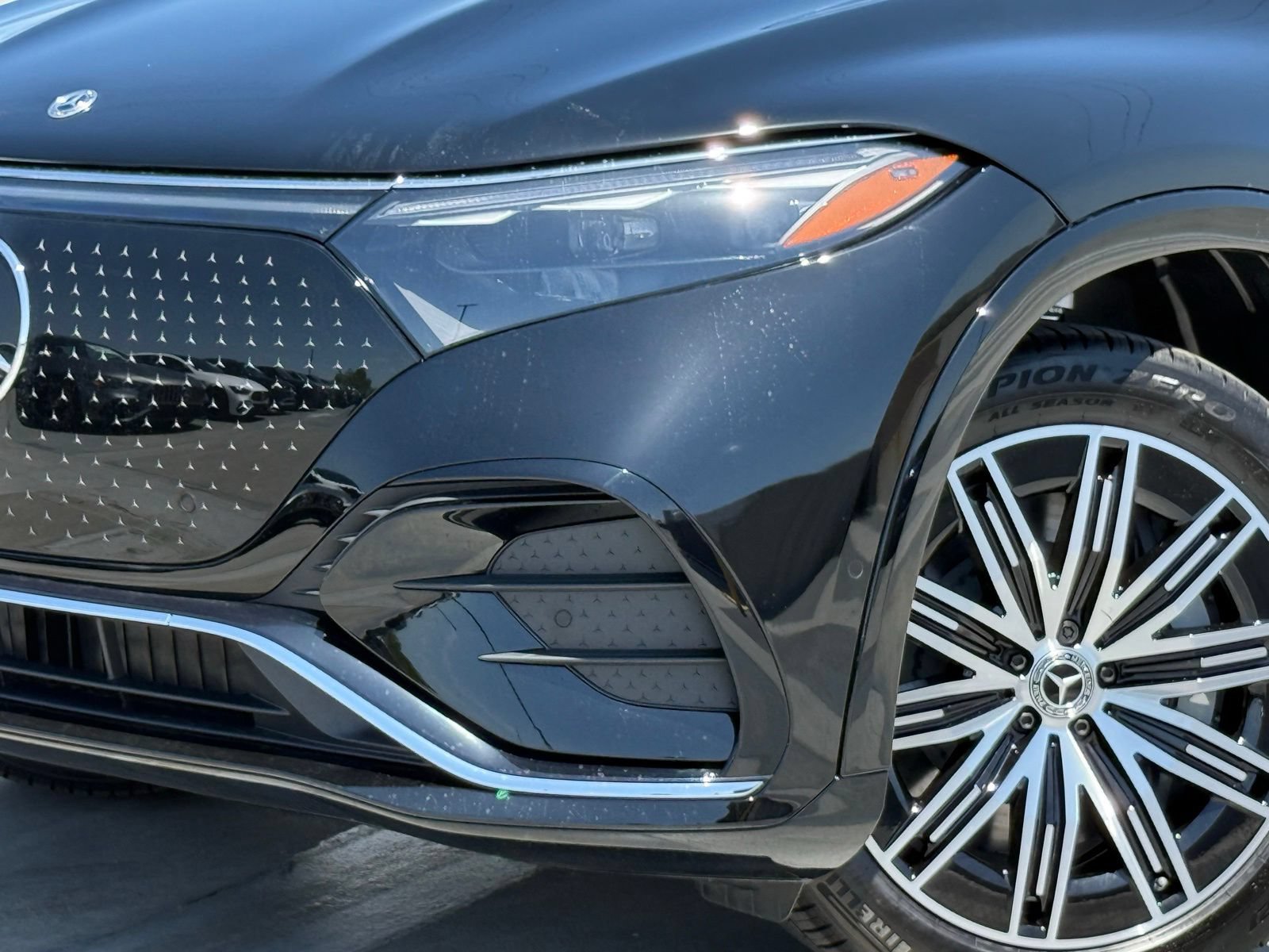 New 2026 Mercedes-Benz EQS 550 4MATIC SUV image 3