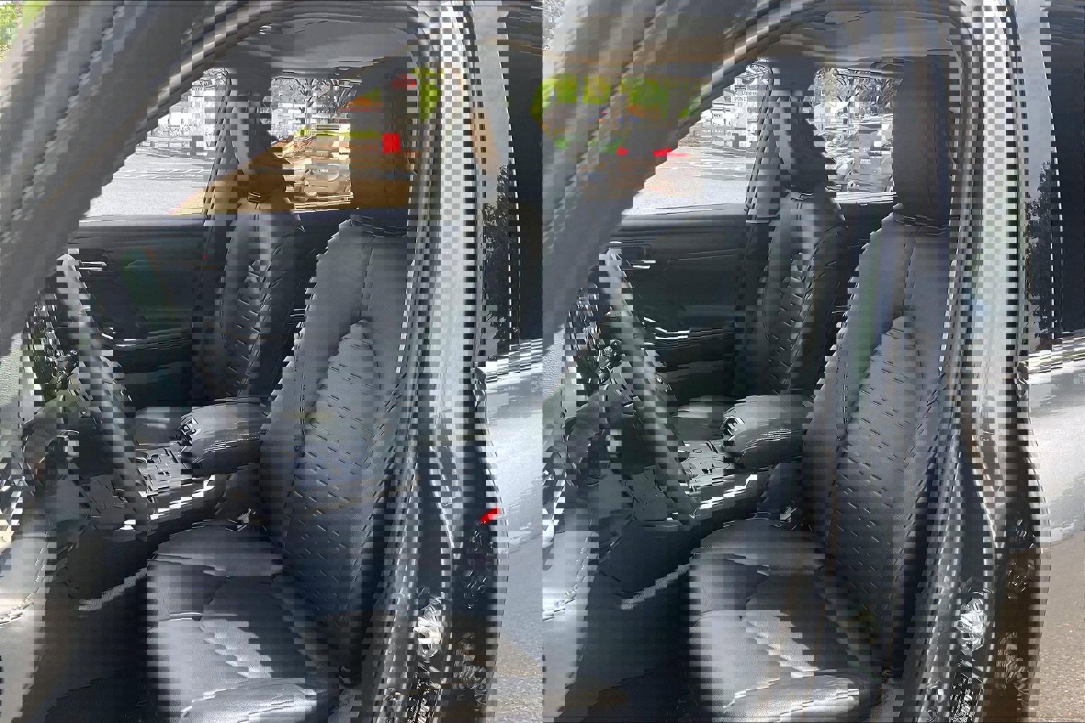 Used 2020 Toyota Highlander XLE FWD image 30