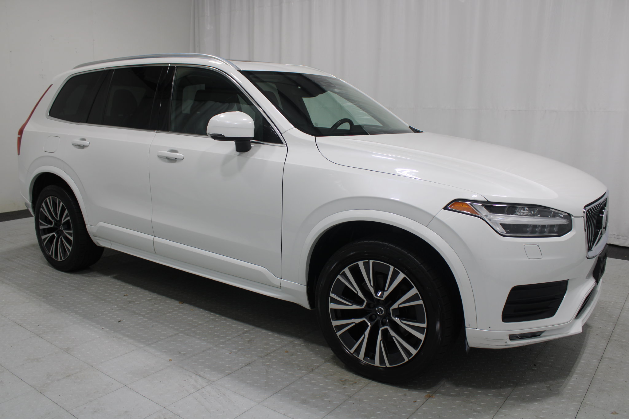 Used 2021 Volvo XC90 T5 Momentum w/ Climate Package AWD/4WD image 4