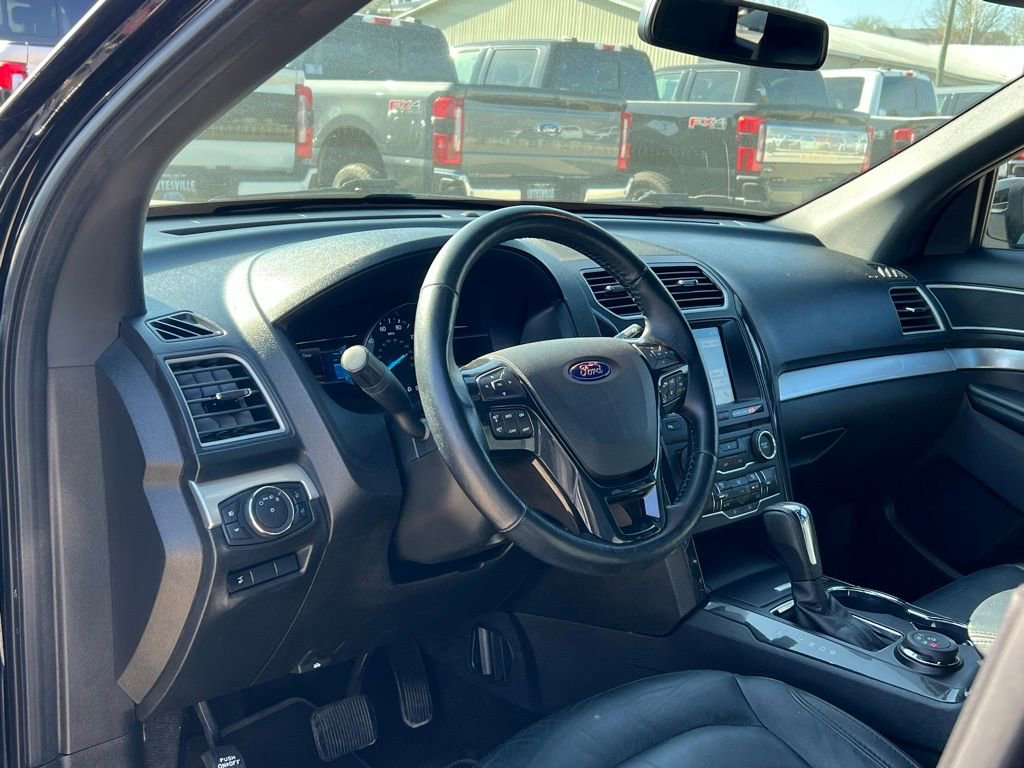 Used 2017 Ford Explorer XLT w/ Equipment Group 202A image 11