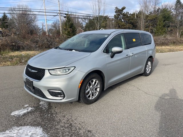 Used 2023 Chrysler Pacifica Touring-L image 1