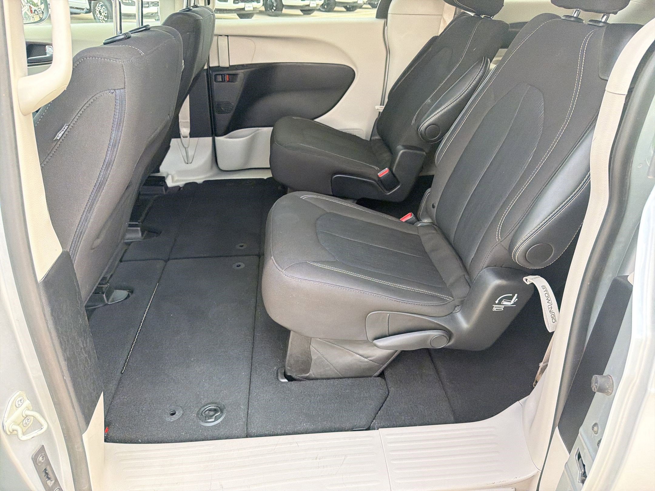 Used 2024 Chrysler Voyager LX image 15