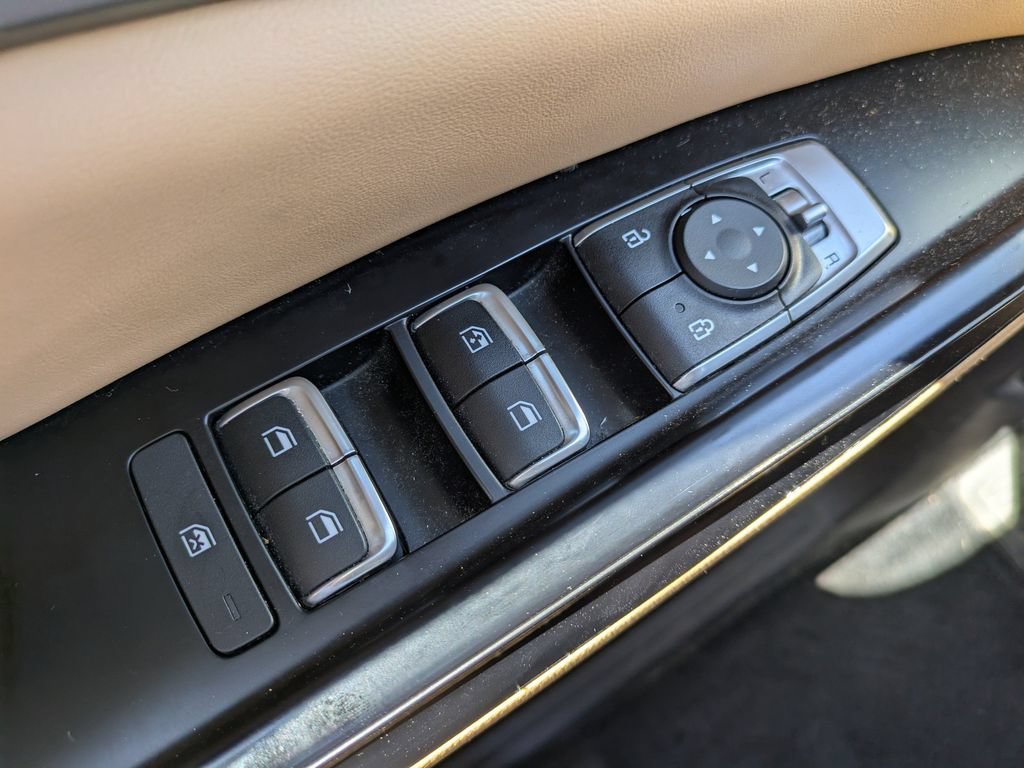 Used 2024 Kia Carnival LX FWD image 24