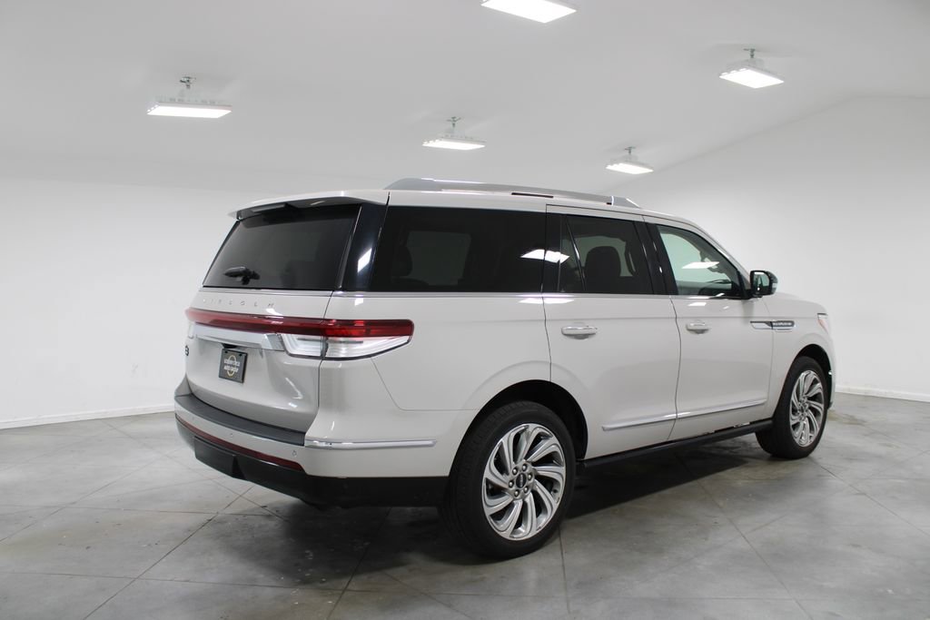 Used 2023 Lincoln Navigator Reserve AWD/4WD image 9