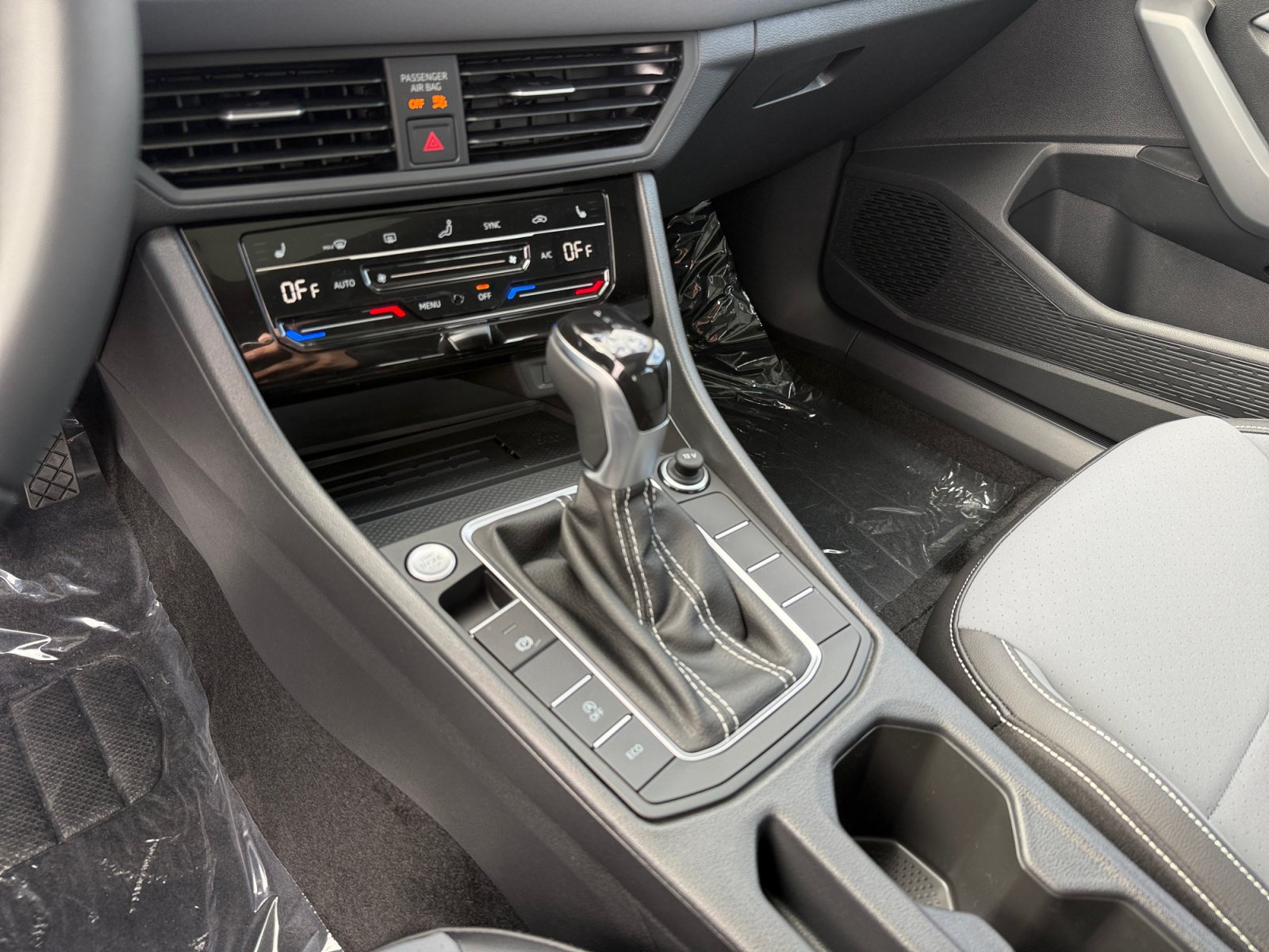 New 2027 Volkswagen Jetta SE FWD image 13