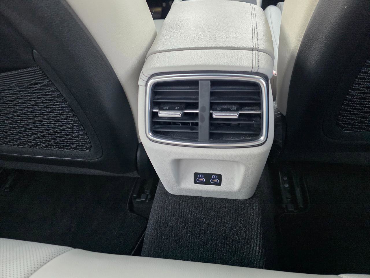 Used 2024 Genesis G70 2.5T image 19