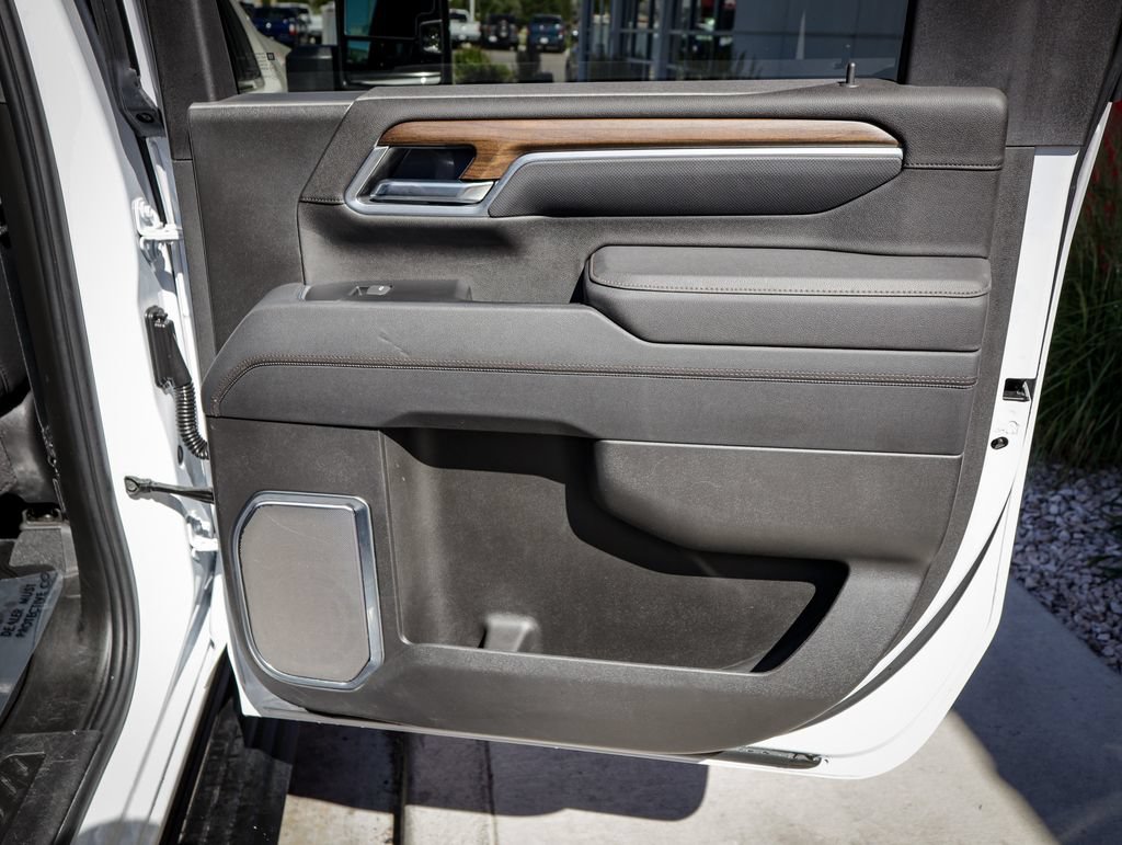 Used 2025 Chevrolet Silverado 2500 High Country w/ High Country Premium Package AWD/4WD image 30