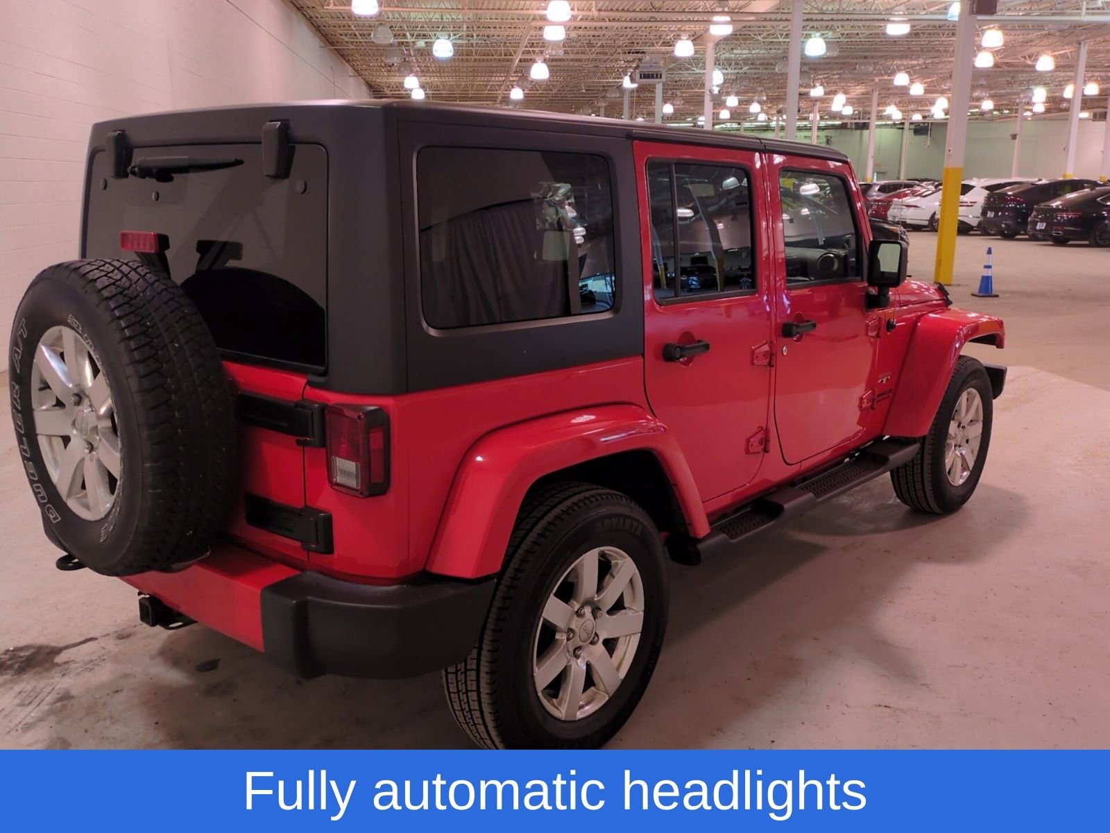 Used 2017 Jeep Wrangler Unlimited Sahara w/ Connectivity Group AWD/4WD image 4