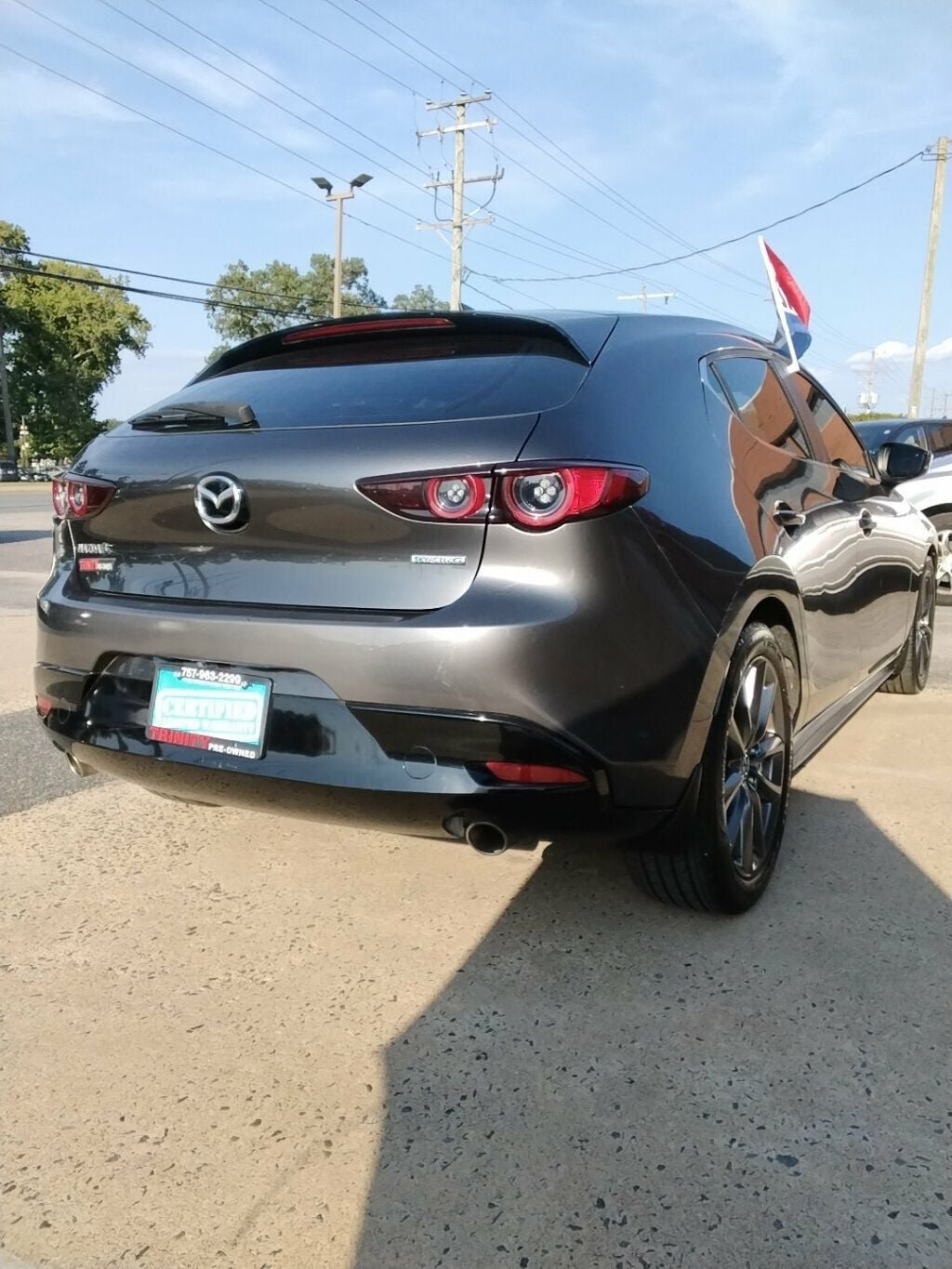 Used 2019 MAZDA MAZDA3 Hatchback w/ Preferred Package FWD image 4