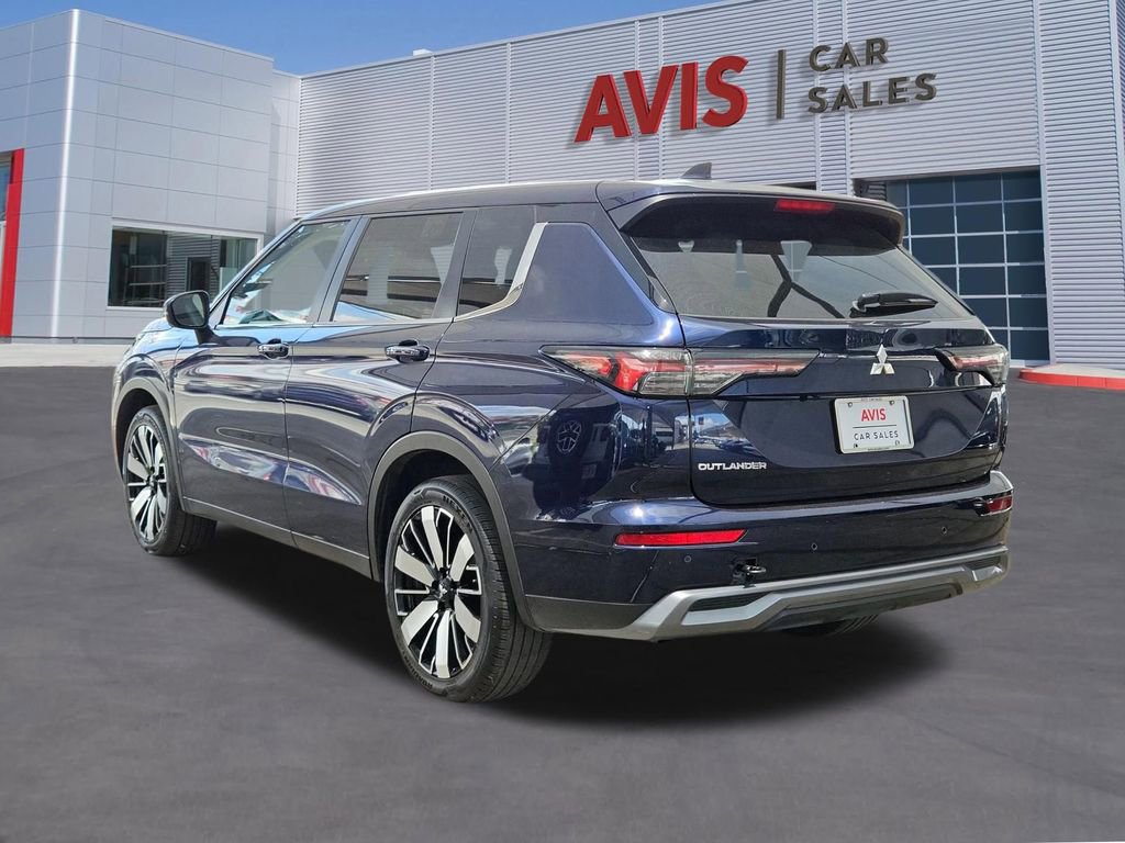 Used 2025 Mitsubishi Outlander SE FWD image 3