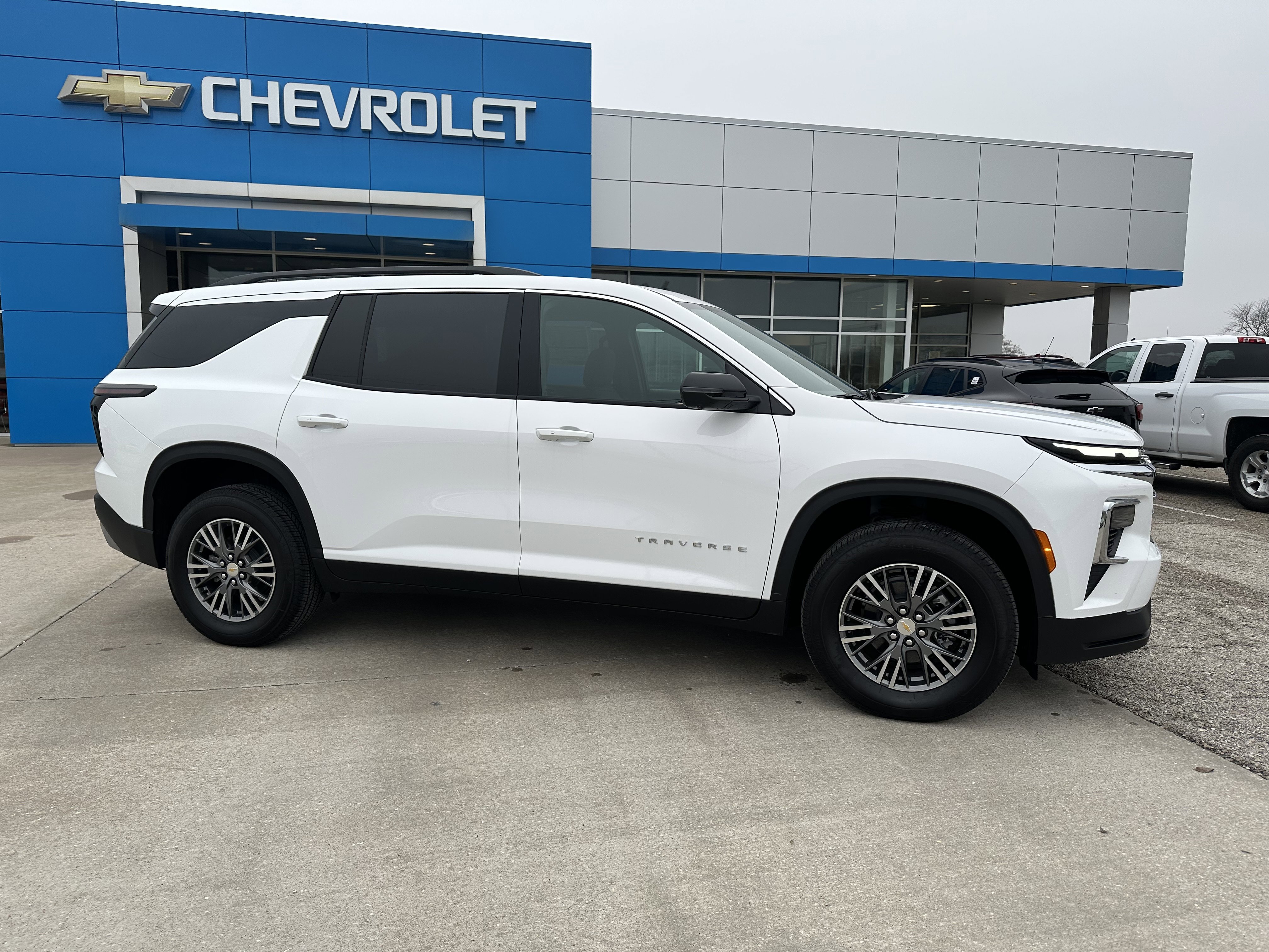 New 2026 Chevrolet Traverse LT w/ Driver Confidence Package image 2