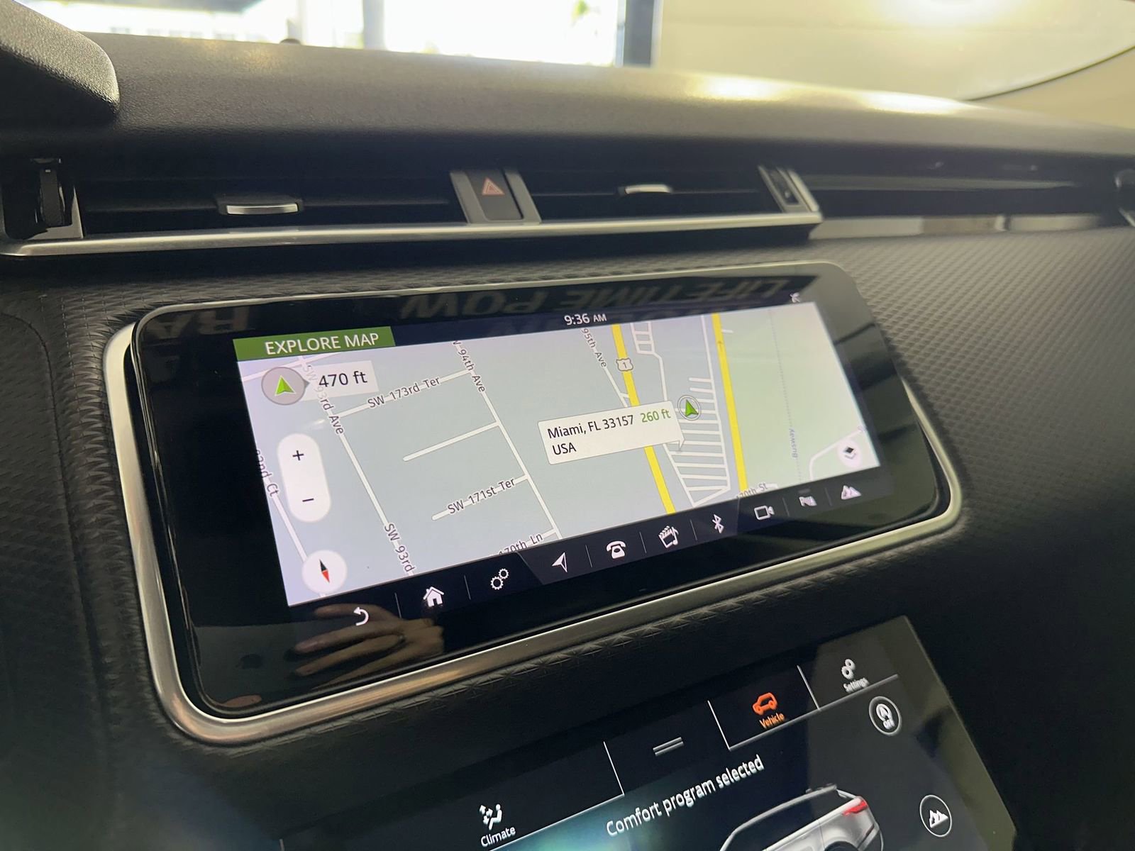 Used 2019 Land Rover Range Rover Velar S image 18