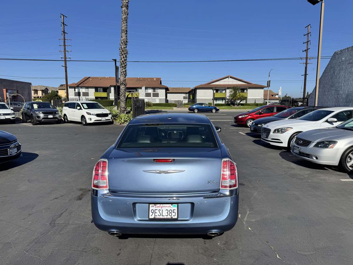 Used 2011 Chrysler 300 C RWD image 4