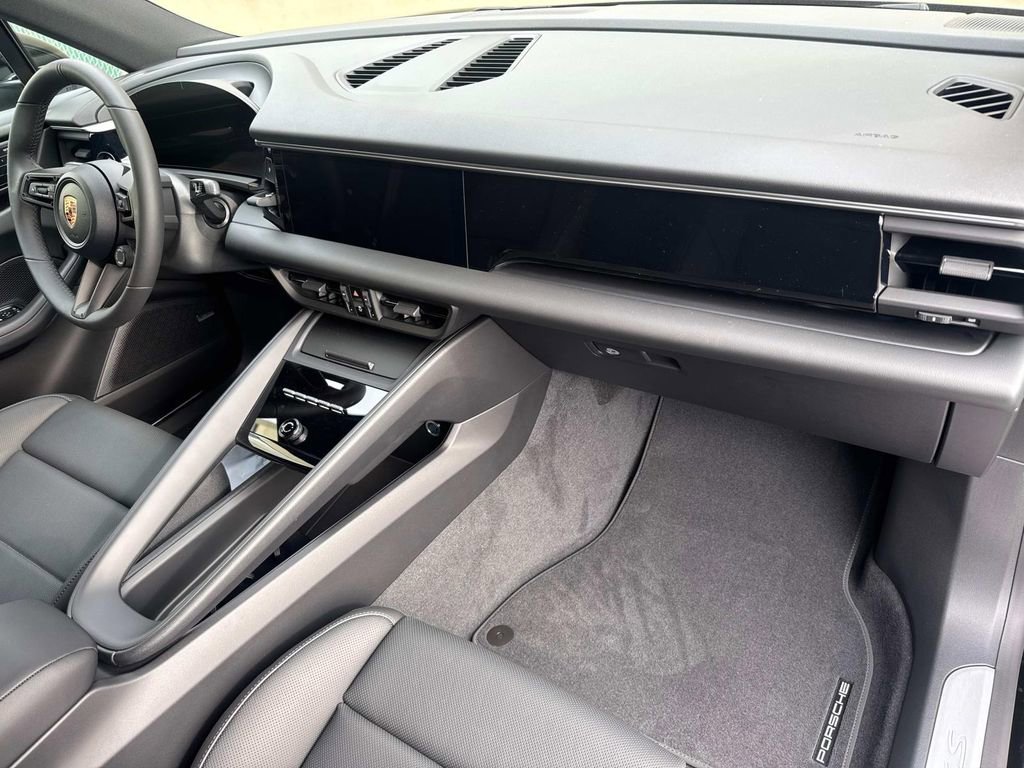New 2025 Porsche Macan 4S Electric image 14