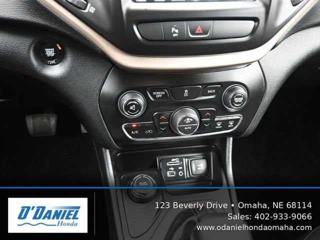 Used 2018 Jeep Cherokee Limited image 31