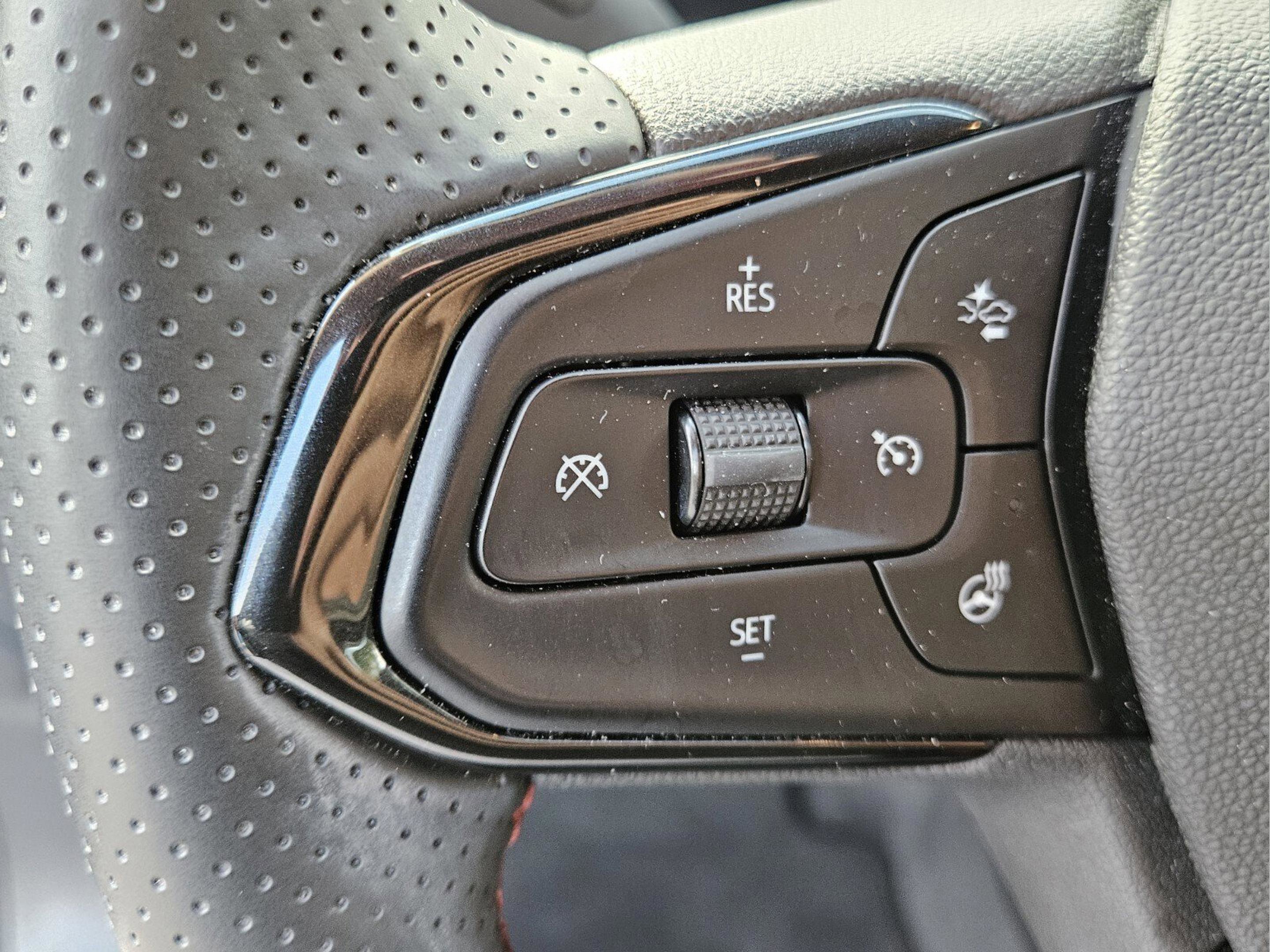 Used 2025 Chevrolet Trax RS w/ Driver Confidence Package image 16