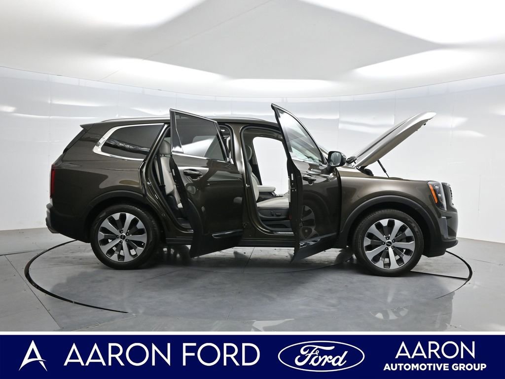 Used 2022 Kia Telluride EX w/ EX Premium Package FWD image 4
